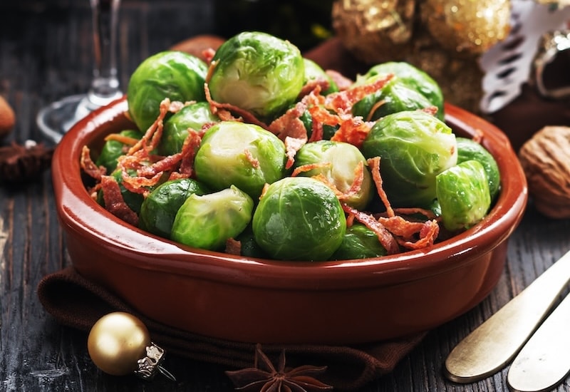 Green brussels sprout with bacon in bowl