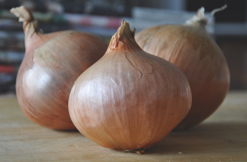Three lots of Onion 'Pink Panther' with dry skins
